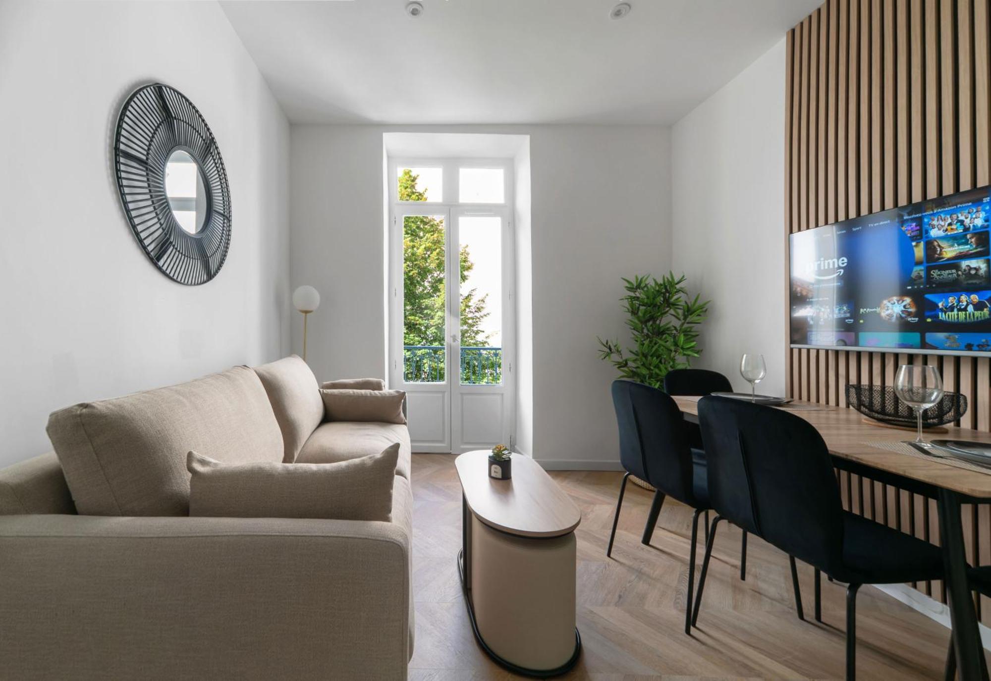 Residence Serbie - Appartements Design Et Climatises En Centre Ville 비시 외부 사진