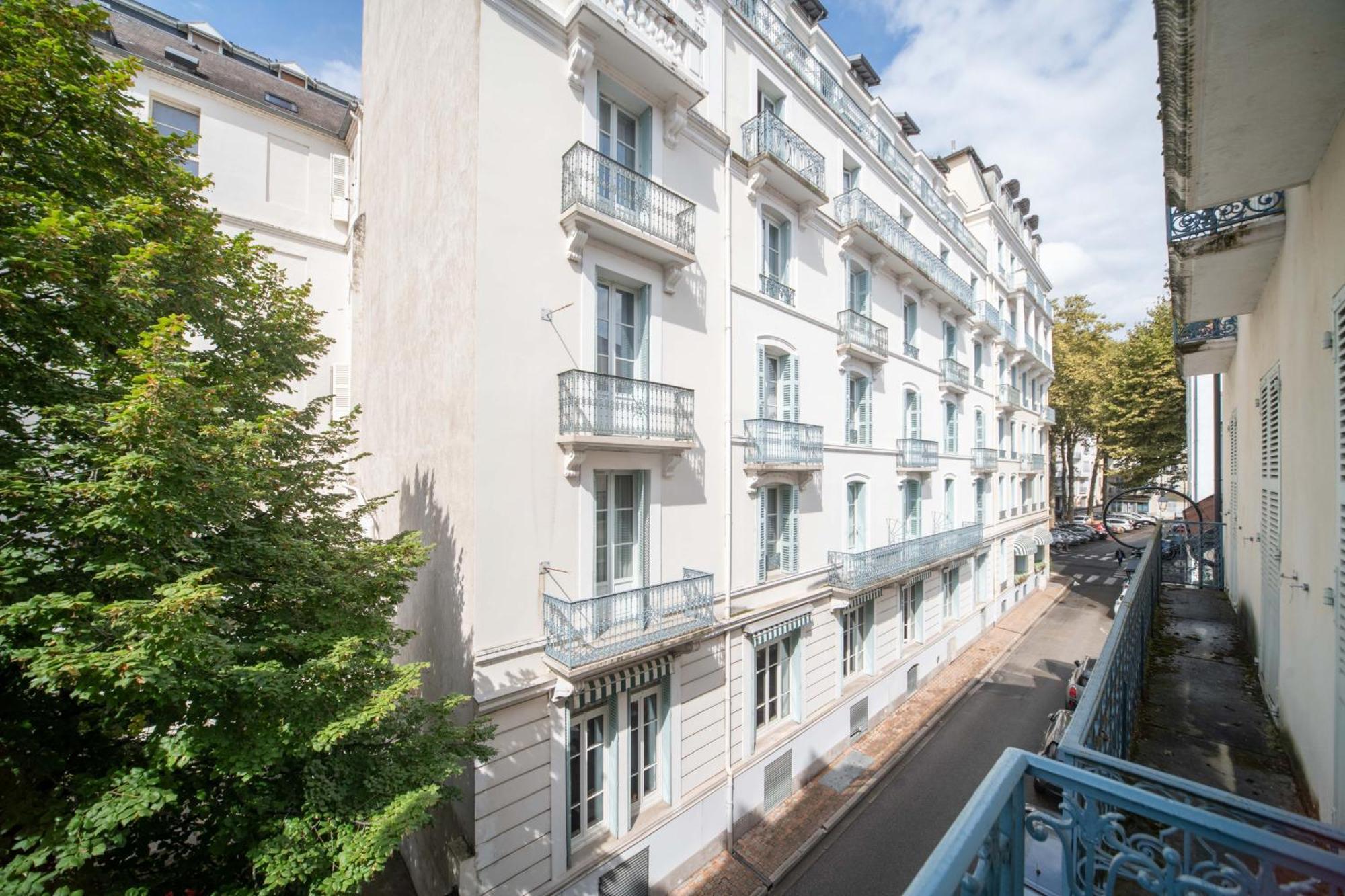 Residence Serbie - Appartements Design Et Climatises En Centre Ville 비시 외부 사진