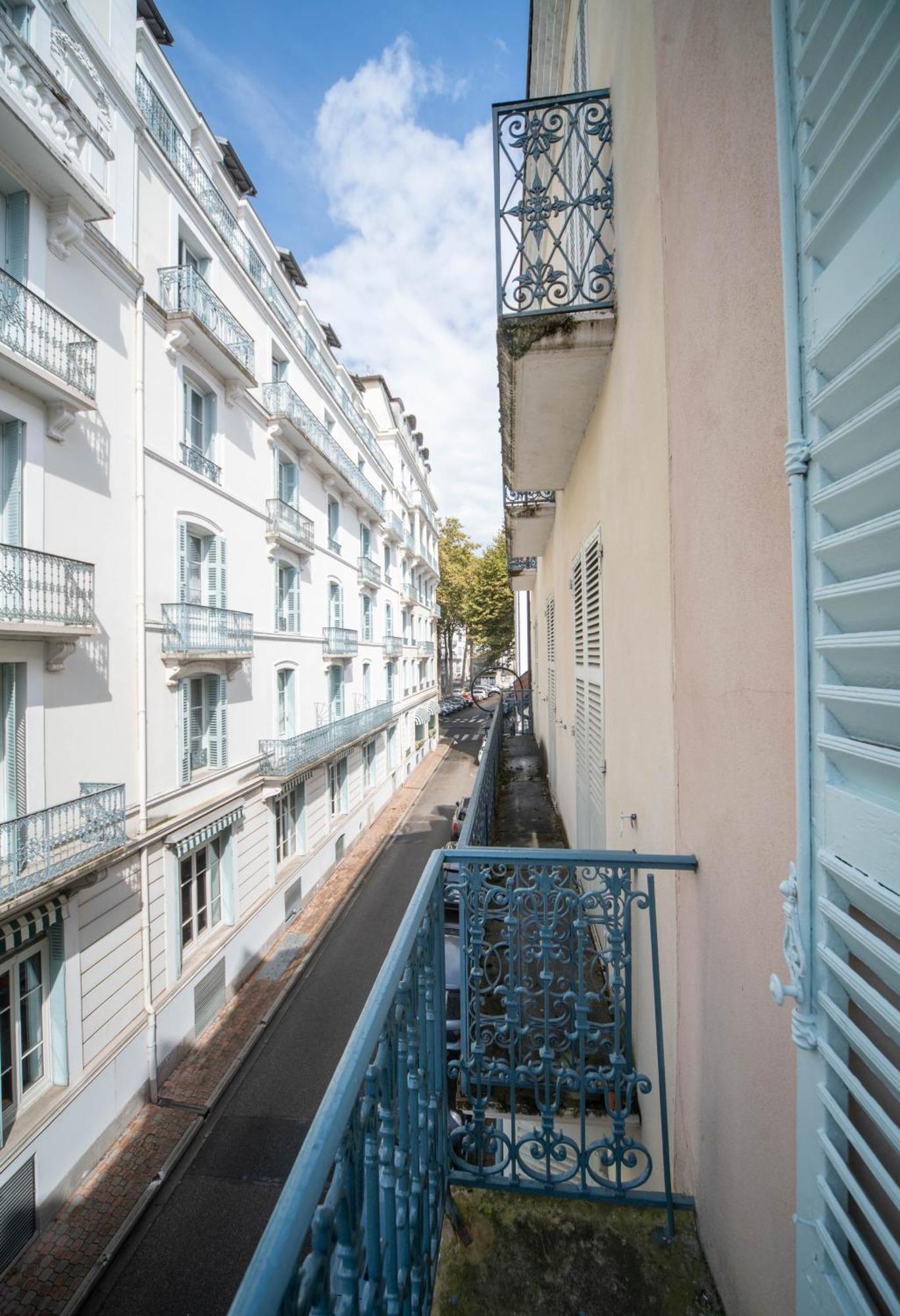 Residence Serbie - Appartements Design Et Climatises En Centre Ville 비시 외부 사진