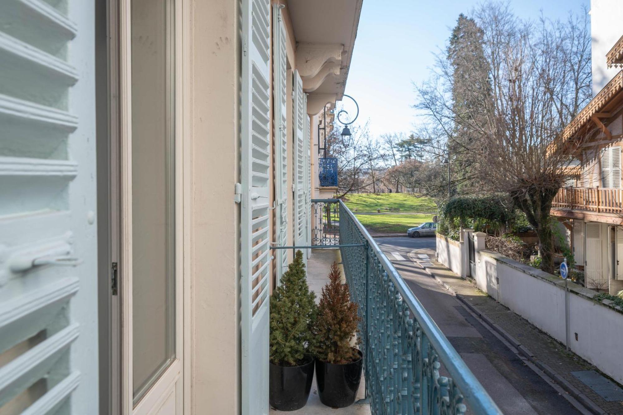 Residence Serbie - Appartements Design Et Climatises En Centre Ville 비시 외부 사진