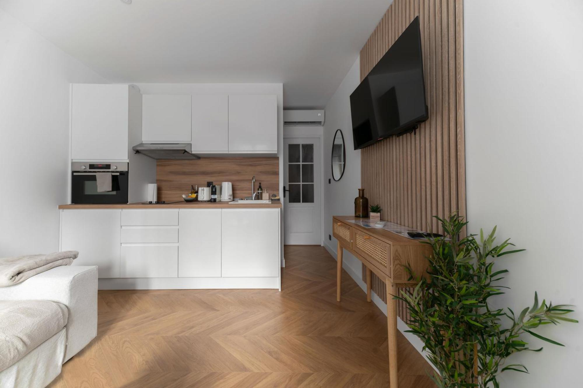 Residence Serbie - Appartements Design Et Climatises En Centre Ville 비시 외부 사진